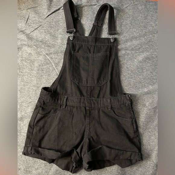 Pull & Bear Black Denim Overall-Shorts - Picture 1 of 7